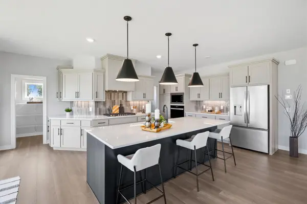 3721 Elliana PL, Shakopee, MN 55379