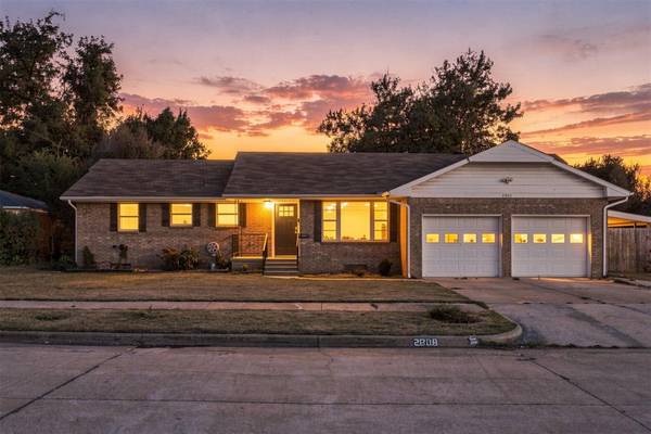 2903 Meadow LN, Edmond, OK 73013