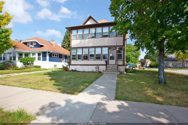 330 E IRVING AVE, Oshkosh, WI 54901