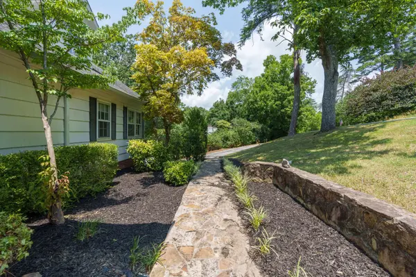 16 Minnekahda Place, Chattanooga, TN 37405