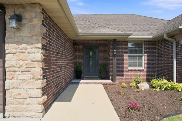 1103 E Cobblestone DR, Ozark, MO 65721