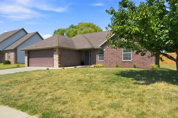 1103 E Cobblestone DR, Ozark, MO 65721