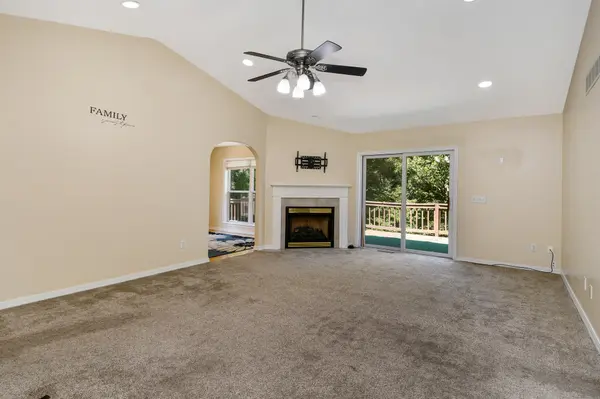 215 Queensberry RD, Branson West, MO 65737