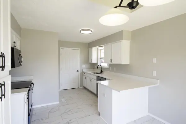 3355 S Valley View DR, Springfield, MO 65807