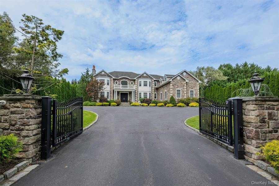 10 Meadow Glen RD, Northport, NY 11768