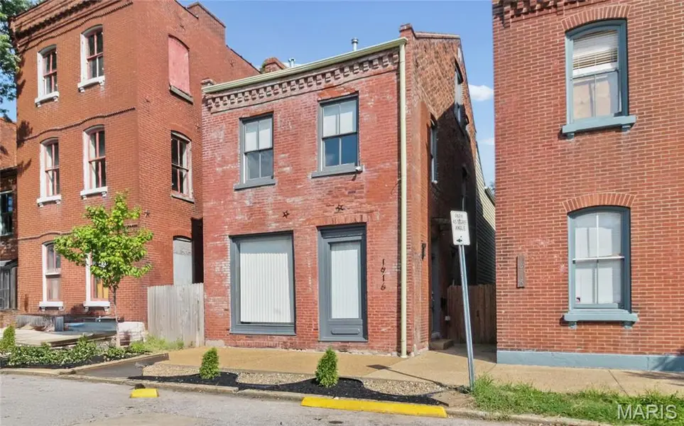 1916 S 12th ST, St Louis, MO 63104