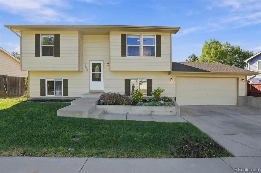 303 Sundance Pkwy, Dacono, CO 80514