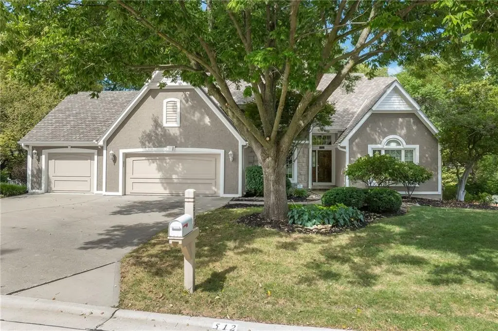 512 Pinewood DR, St Joseph, MO 64506