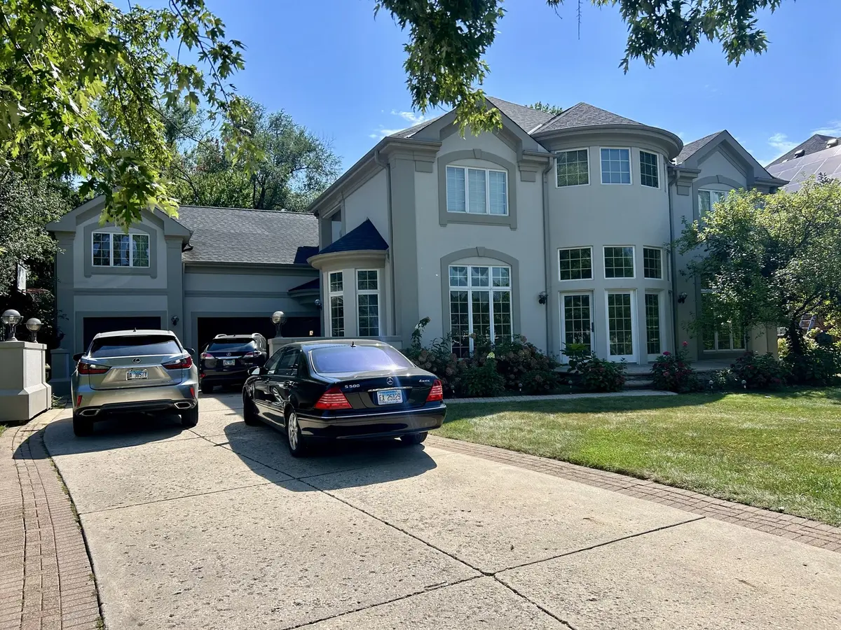 351 WILLOWOOD LN, Willowbrook, IL 60527