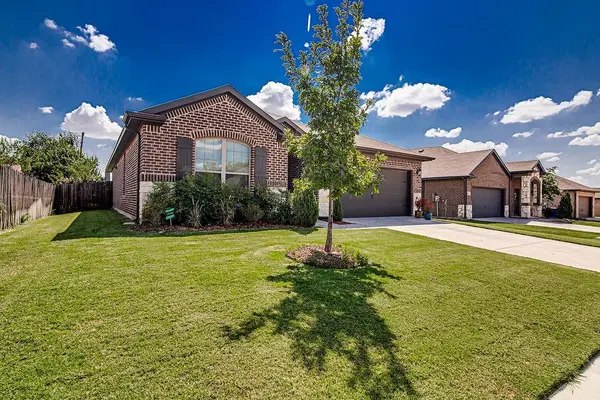 732 Vaquero Street, White Settlement, TX 76108