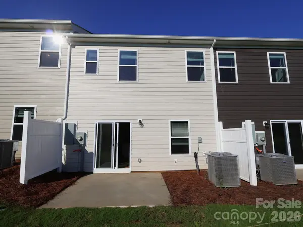 781 Kitfox DR NW, Concord, NC 28027