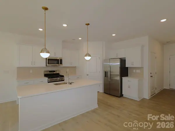 781 Kitfox DR NW, Concord, NC 28027