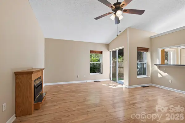 204 Cinnamon WAY, Flat Rock, NC 28731