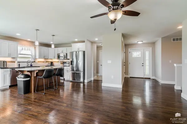 109 Prairie Meadow RD, St. George, KS 66535