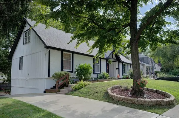 9127 W 91st TER, Overland Park, KS 66212
