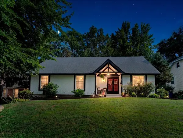9127 W 91st TER, Overland Park, KS 66212