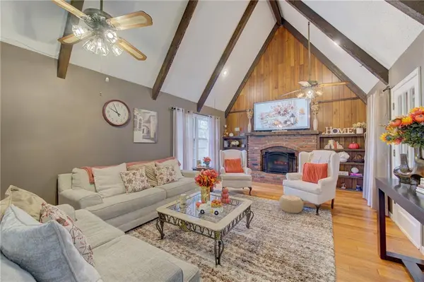 9127 W 91st TER, Overland Park, KS 66212