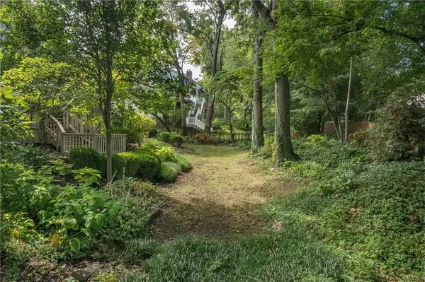 512 Pinewood DR, St Joseph, MO 64506