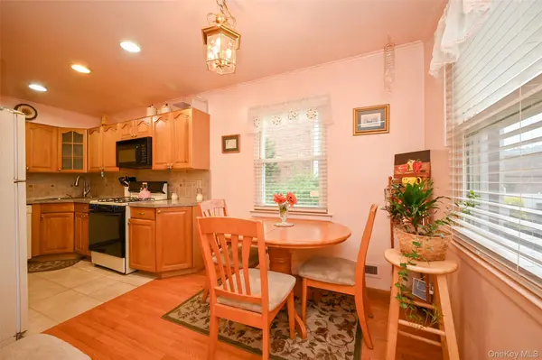 40-04 205th ST, Bayside, NY 11361