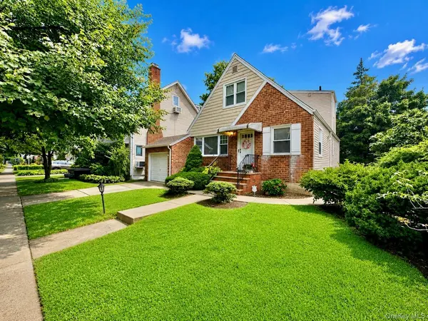 40-04 205th ST, Bayside, NY 11361