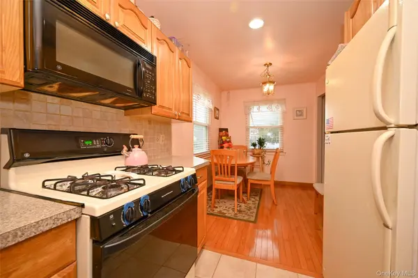 40-04 205th ST, Bayside, NY 11361
