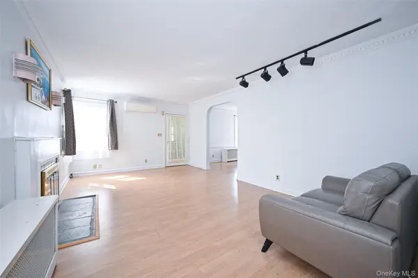 82-17 166th ST, Jamaica, NY 11432