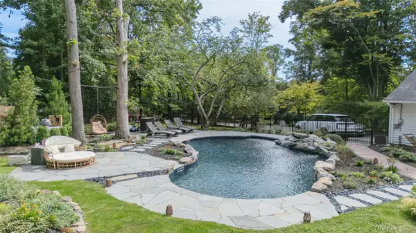 15 Night Heron DR, Stony Brook, NY 11790