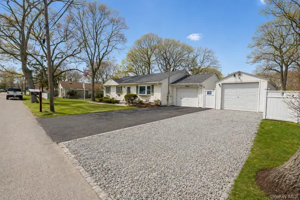11 Seaford RD, Mastic Beach, NY 11951