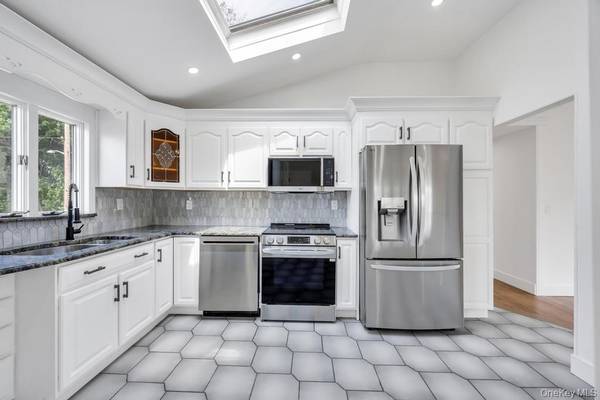 2331 Neptune AVE, Seaford, NY 11783