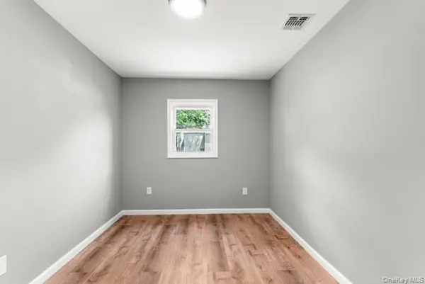 1340 Manor LN, Bay Shore, NY 11706