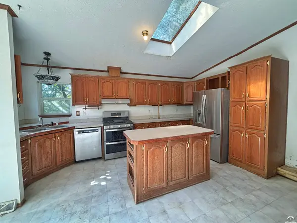 1247 N 900 RD, Lawrence, KS 66047