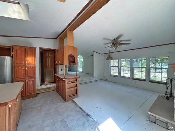 1247 N 900 RD, Lawrence, KS 66047