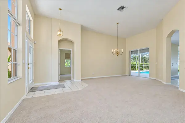 2202 LONGMORE CIR, Valrico, FL 33596