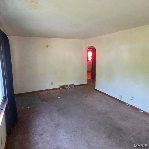 8568 Ardelia AVE, St Louis, MO 63114