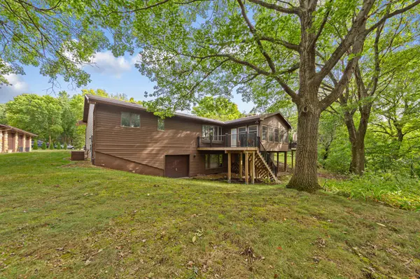 23 Holiday CT, North Mankato, MN 56003