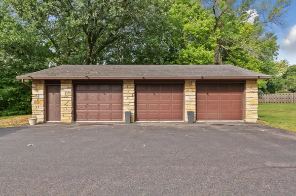 23 Holiday CT, North Mankato, MN 56003