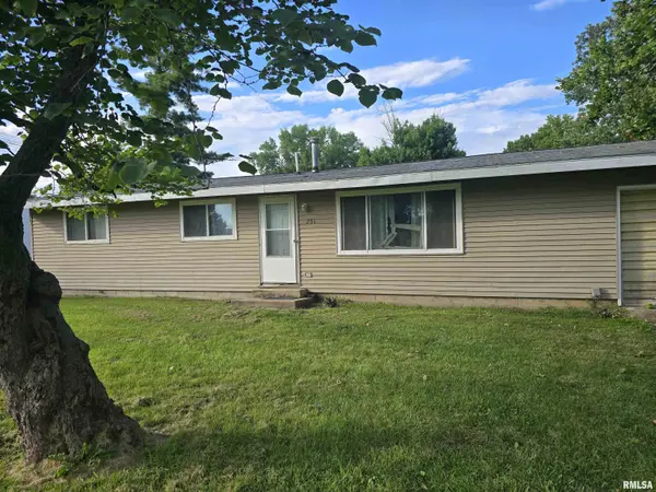 201 E SANGAMON ST, Chandlerville, IL 62627