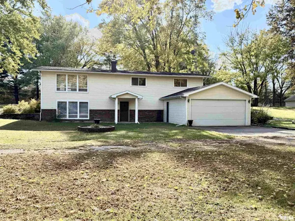 990 WILLIAM DR, Knoxville, IL 61448