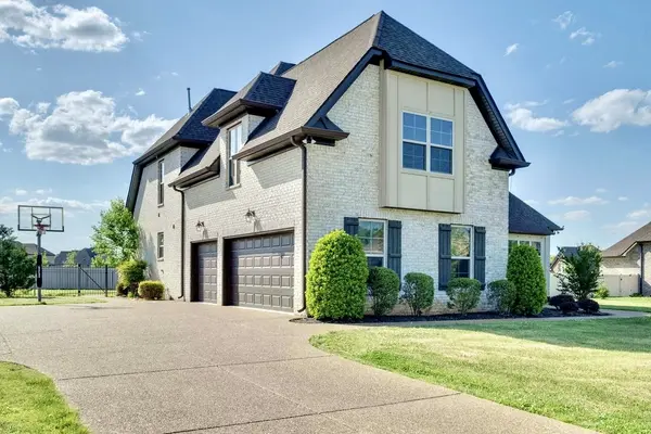 902 Larkspur Ln, Lebanon, TN 37087
