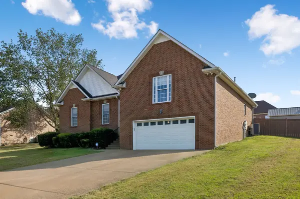 4075 Summit Dr, Greenbrier, TN 37073