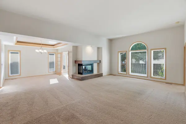 8913 E Bradford Cir, Wichita, KS 67206