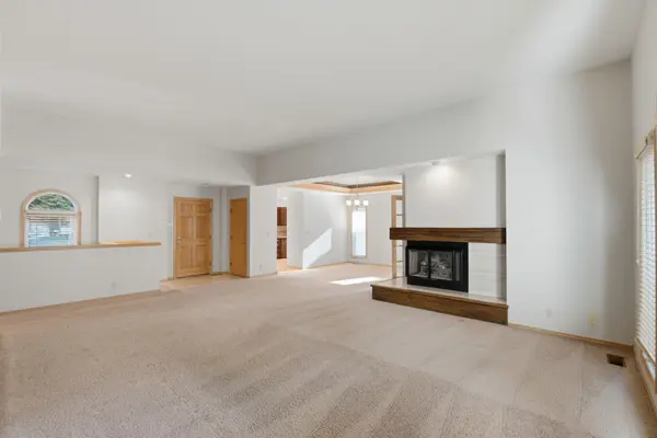 8913 E Bradford Cir, Wichita, KS 67206