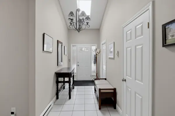 27 Riverside DR, Kingston, ON K7L 4V1