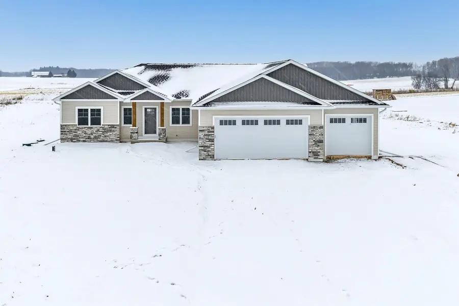 2712 WESTLINE RD, Suamico, WI 54313