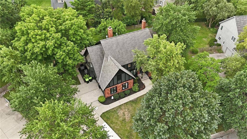 3353 W 129th TER, Leawood, KS 66209