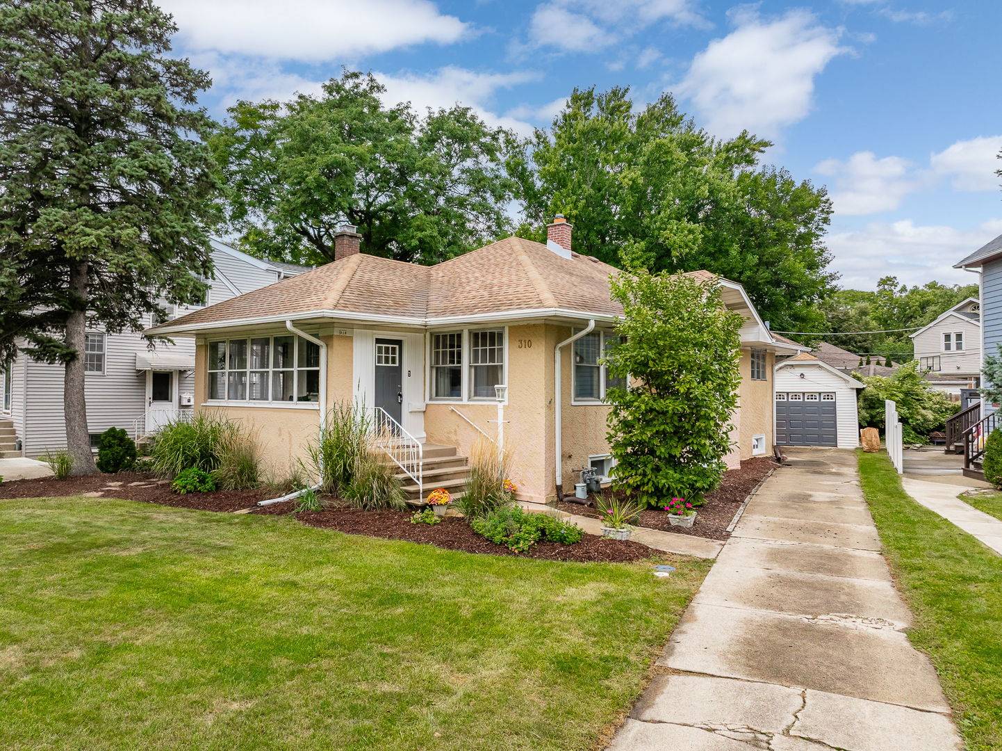 310 Shenstone RD, Riverside, IL 60546