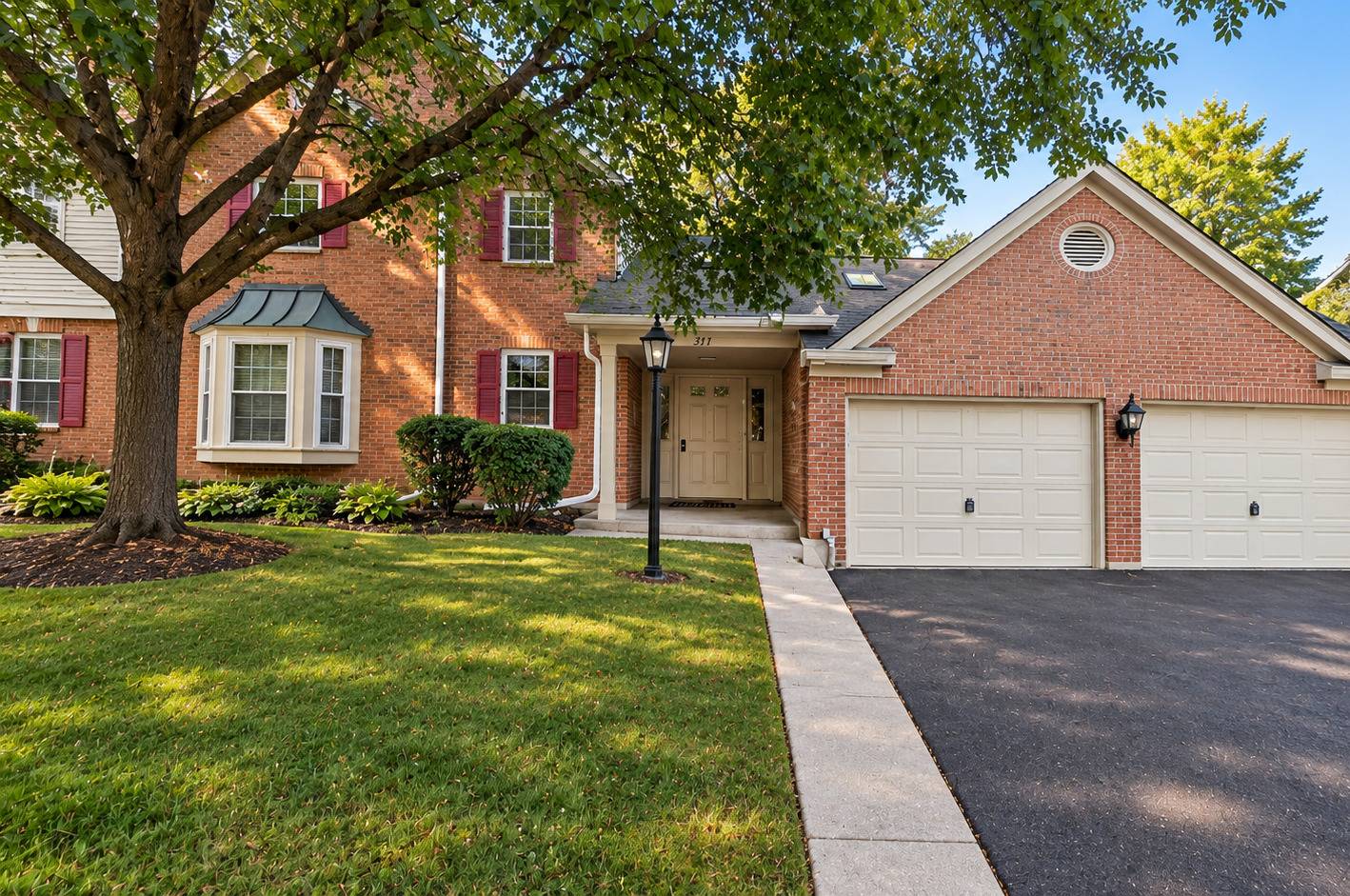 311 Glasgow LN #V2, Schaumburg, IL 60194