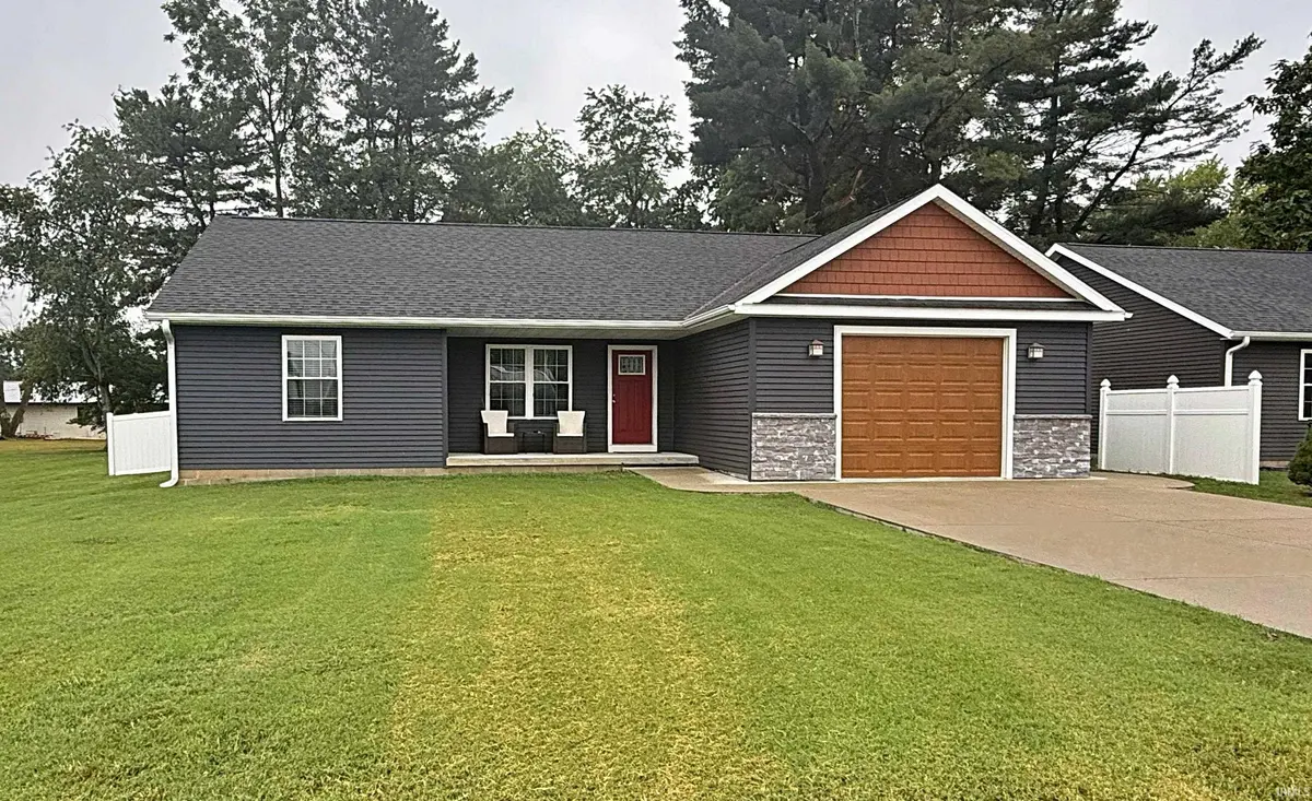 907 Longfellow DR, Washington, IN 47501
