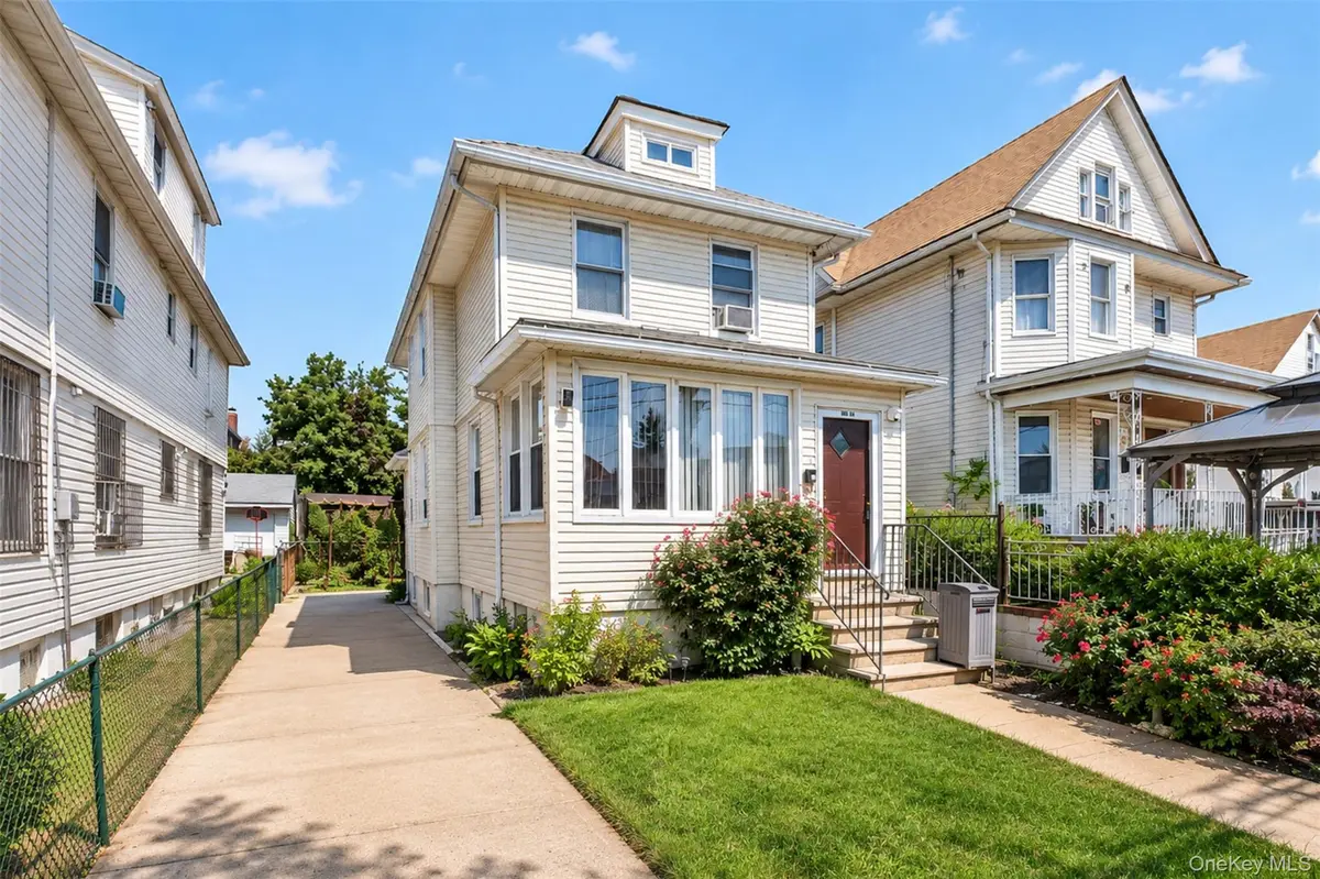 132-35 57th RD, Flushing, NY 11355