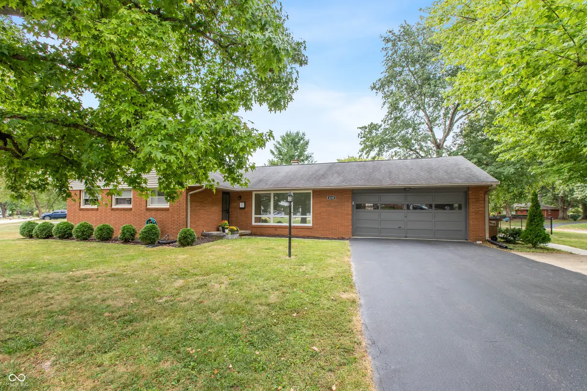 4240 Roselawn AVE, Columbus, IN 47203